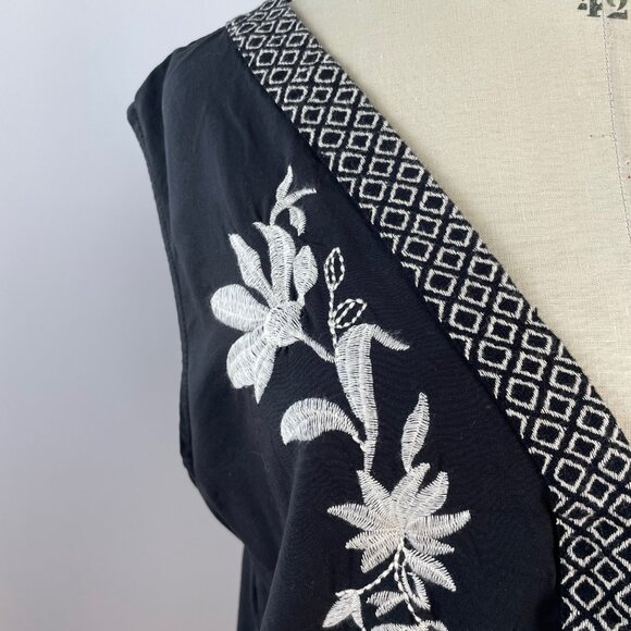 Venus Embroidered Blouse - Made in India - Picture 2 of 10